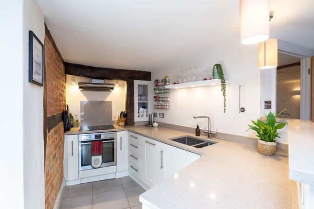 3 Mullins Court, Church Street, Dorking photo 4