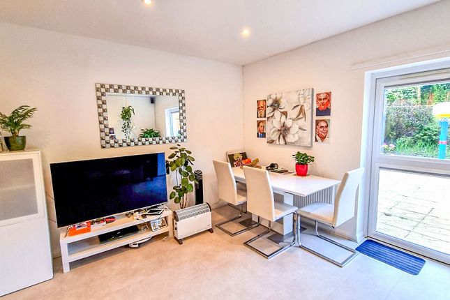 3, Potter Close, London photo 3