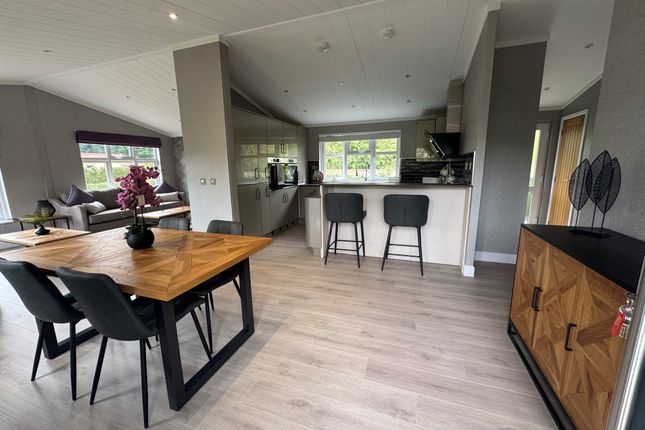 26a Warren Park, Portsmouth Road, Godalming photo 5