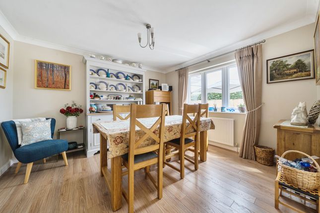2 Woodstock Gardens, Bognor Regis photo 4