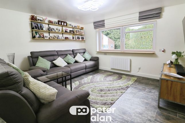 Woodside Court, Cardiff photo 4