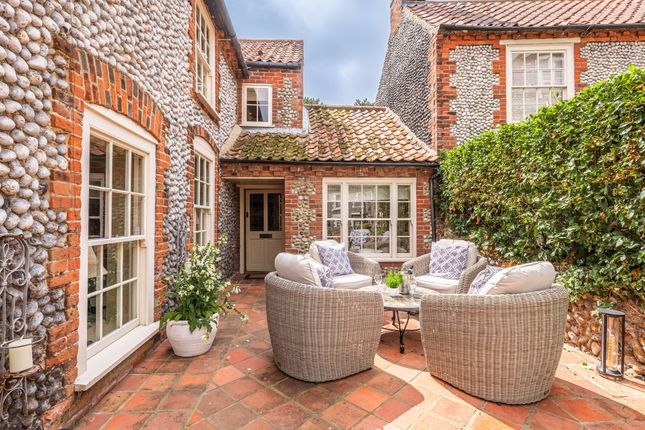 2-bed house on 24 High Street, Holt, £775,000