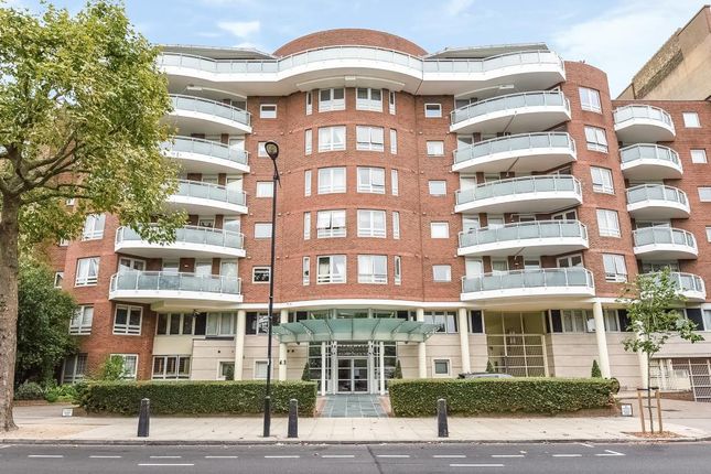 Flat to rent in Templar Court, St Johns Wood