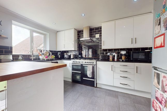 16, House Meadow, Ashford photo 4