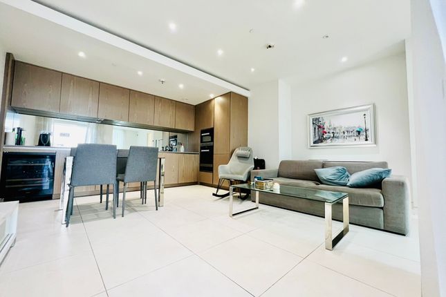Thumbnail Flat to rent in Sugar Quay, London, City Of