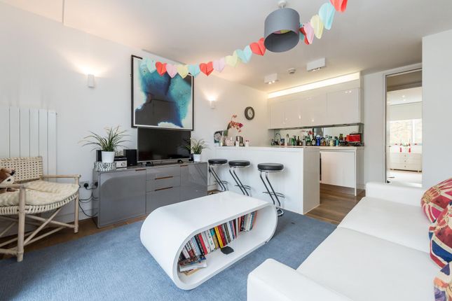 Apartment 8, 11, Picton Place, London photo 3