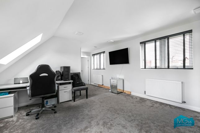 Semi-detached house to rent in Glenbrook South, Enfield, London