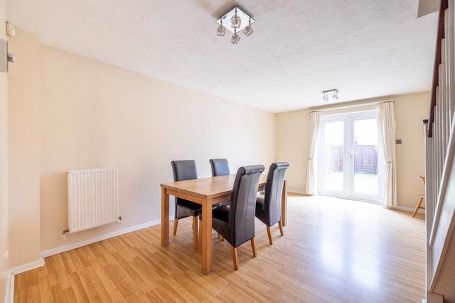 9, Molyns Mews, Slough photo 2
