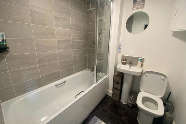 18, Fry Grove, Bedford photo 4