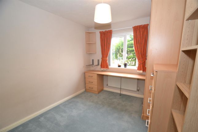 Flat for sale in Bewick Court, Clayton Heights, Bradford