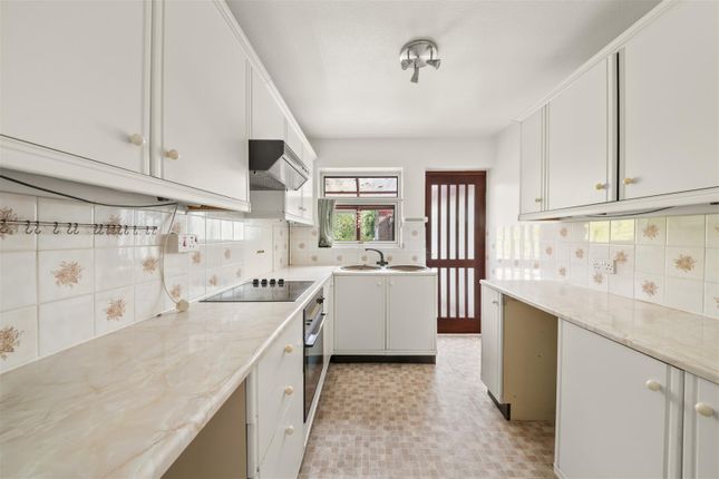 30, Coleridge Crescent, Slough photo 3