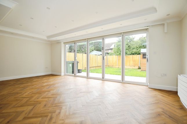 15, Pentons Close, Alton photo 3