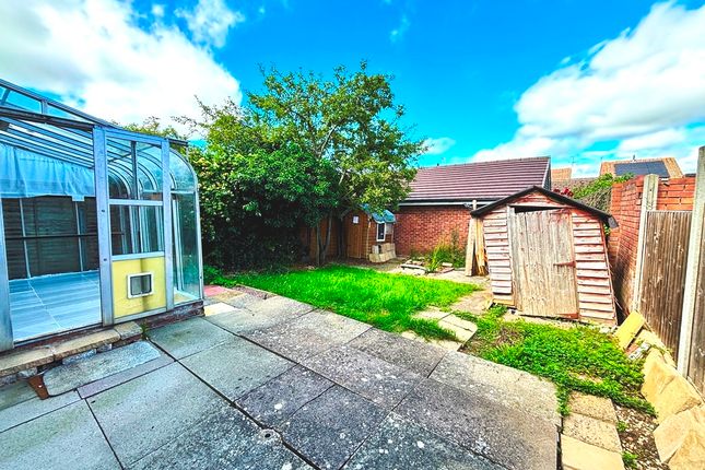 7, Almond Close, Evesham photo 4