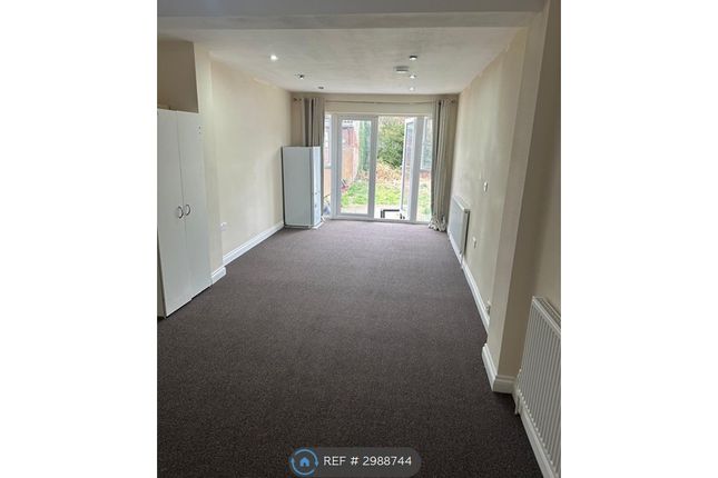 St Pauls Close, Hounslow photo 4