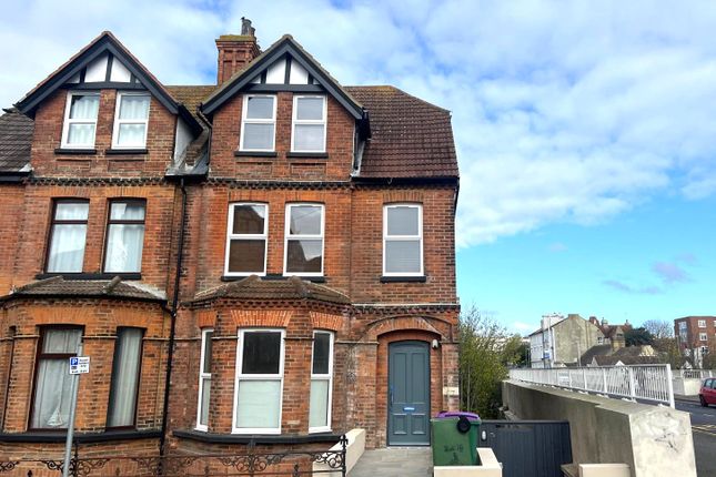 Flat to rent in East Cliff Gardens, Folkestone