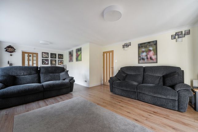 Turandot, 24, Waggoners Way, Hindhead photo 3