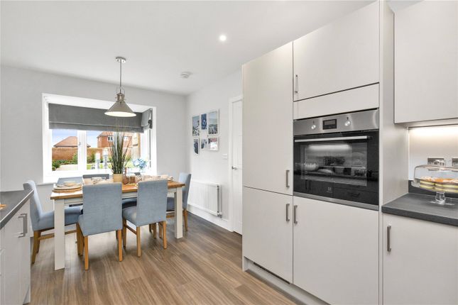 129, Manorwood, West Horsley, Leatherhead, Surrey, KT24 photo 4
