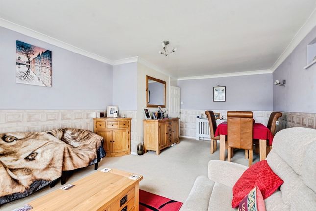 62, Burford Road, Carterton photo 4