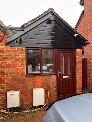Thumbnail Detached bungalow to rent in Campine Close, Cheshunt