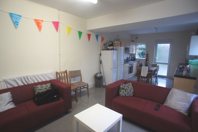 6-bed terraced on 9, Ruthin Gardens, Cardiff, £3,210/mo
