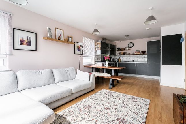 Flat 14, 12, Hawkhill Close, Edinburgh photo 4