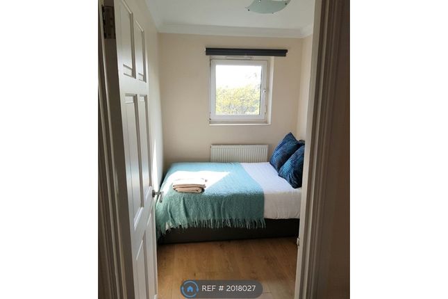 Flat to rent in Harriet House, London