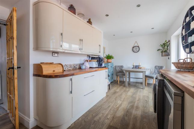124, Heol Carnau, Cardiff photo 3