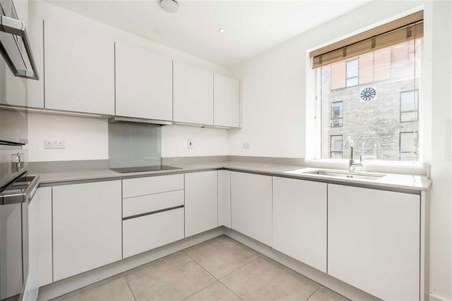 Flat 304, Skelton Lodge, 5, Billinghurst Way, London photo 3
