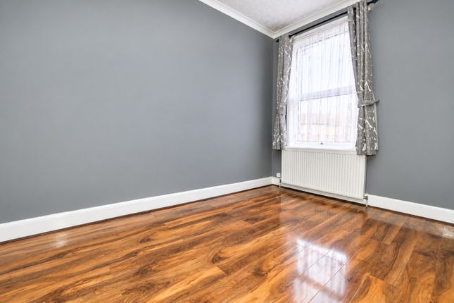 47, Kempton Road, London photo 4