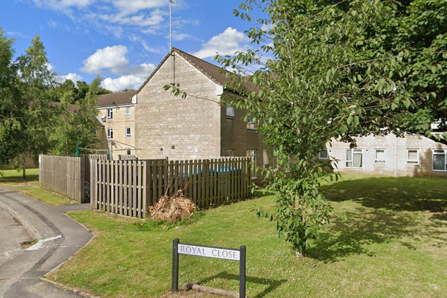 Flat to rent in Royal Close, Chippenham