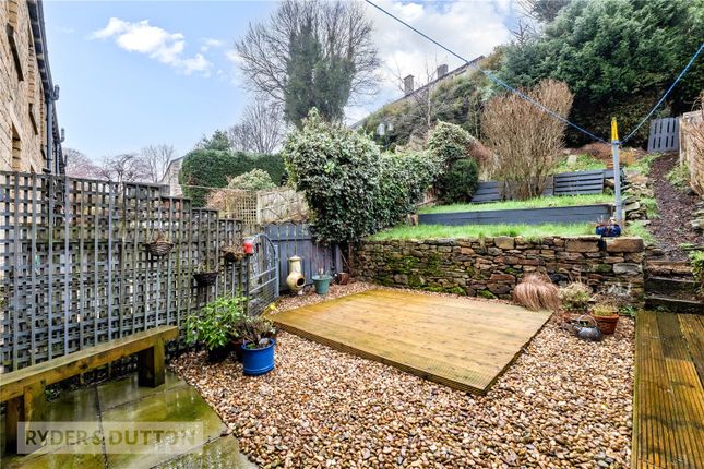 20, Thirstin Road, Holmfirth photo 2
