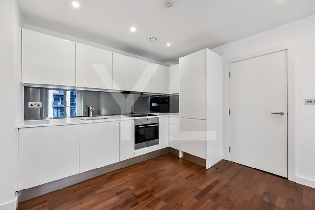 Flat to rent in Drew House, 21 Wharf Street, Deptford