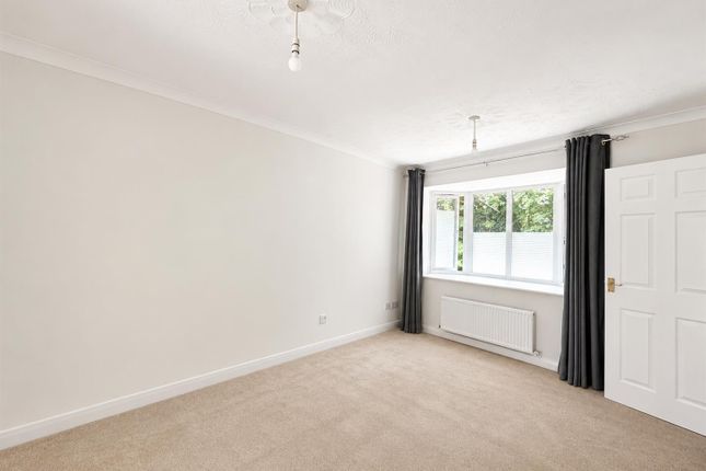 23, Pochard Way, Braintree photo 3