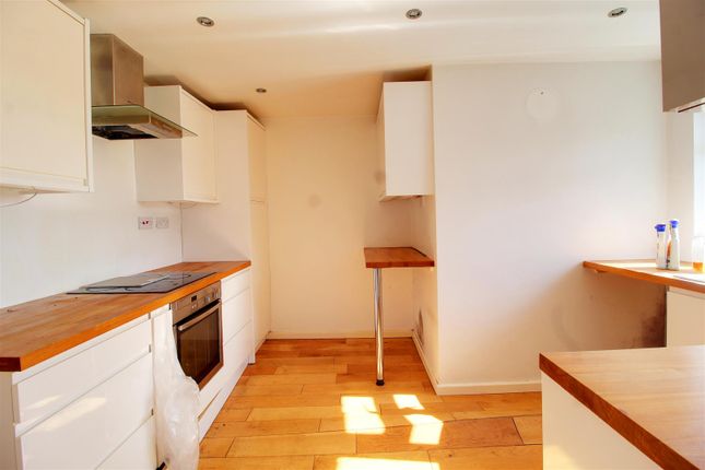 14, Station Close, Brookmans Park photo 4