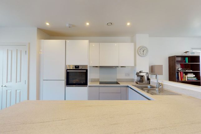 Flat for sale in Peartree Way, London