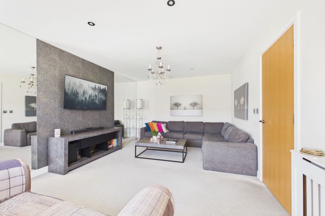 8, Camplin Close, Pontefract photo 2