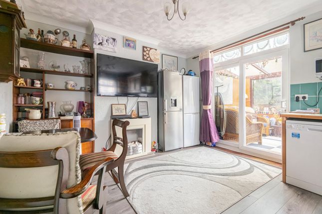 89 Long Road, Lowestoft photo 4