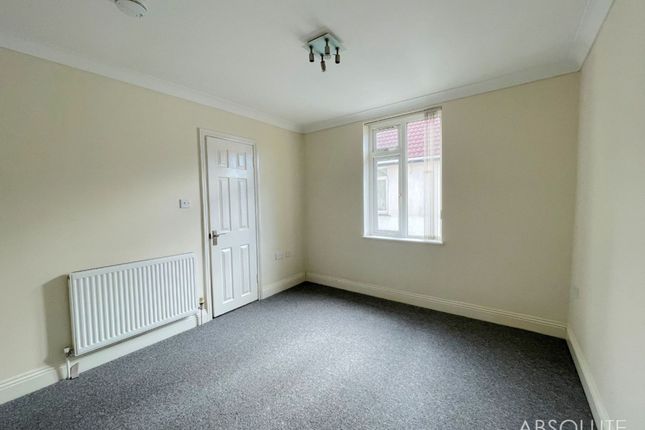 Flat for sale in Manor Road, Manor Court Manor Road