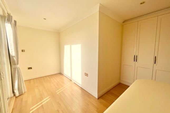 Flat for sale in Queens Parade, Cleethorpes