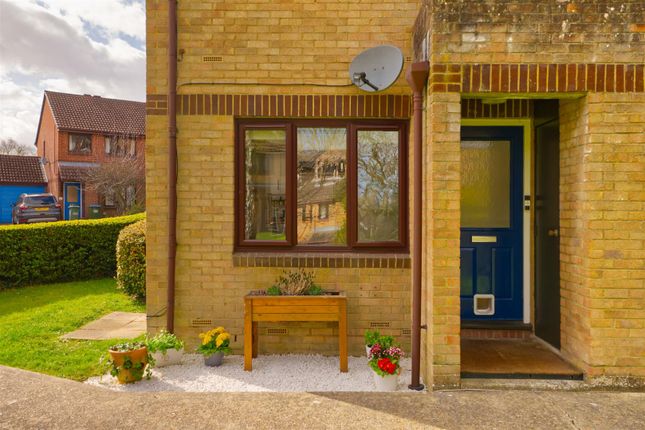 92, Manor Fields, Horsham photo 2