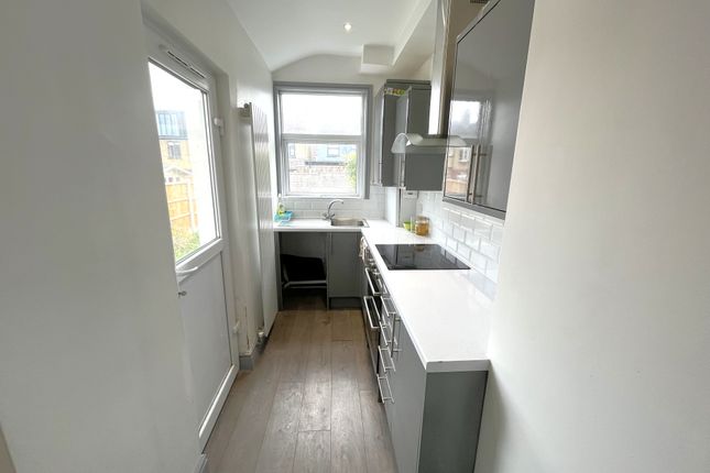 140, Westminster Drive, Westcliff-on-Sea photo 4