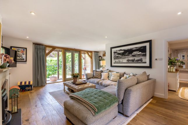 Maycot,, Brookside, Surrey photo 4