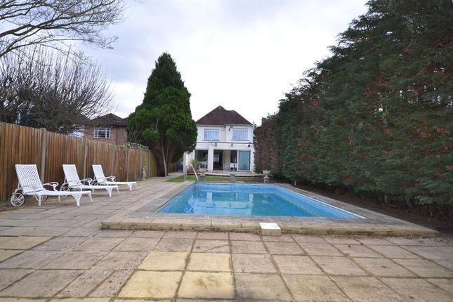Detached house to rent in Penhurst Gardens, Edgware, Middlesex