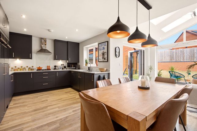 8 Bremner Drive, Leamington Spa photo 4