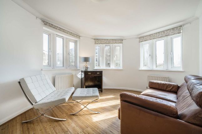 Flat 4, Drake Court, 2, Webb Close, London photo 2