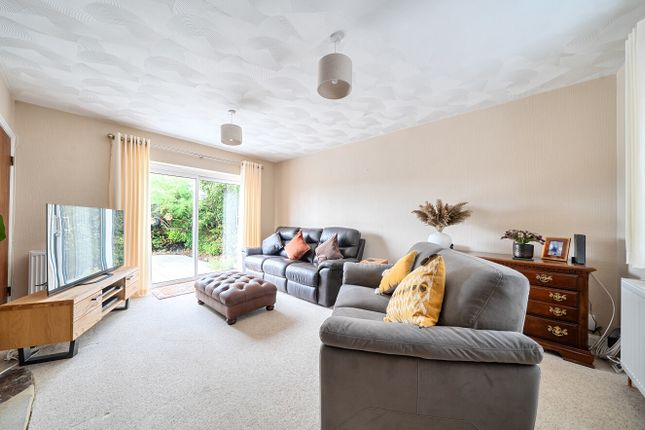 162, Bassett Green Road, Southampton photo 2