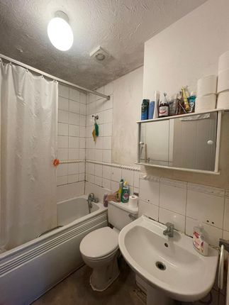 Flat for sale in Bluebell Way, Ilford
