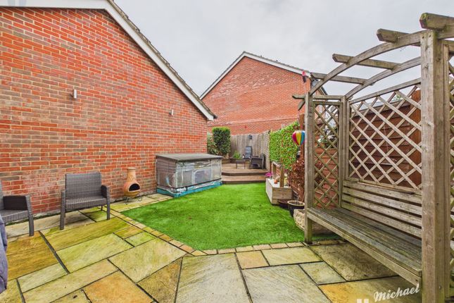 77 Greensleeves Drive, Aylesbury photo 3