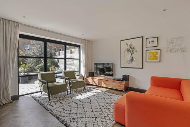12, Forrester Path, London photo 3