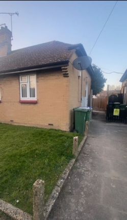 Bungalow to rent in Russell Close, Dartford, Kent